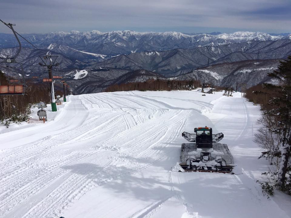 かぐら・みつまたスキー場オープン。積雪100cm超、ほぼ前面滑走可能でパークも同時オープン！