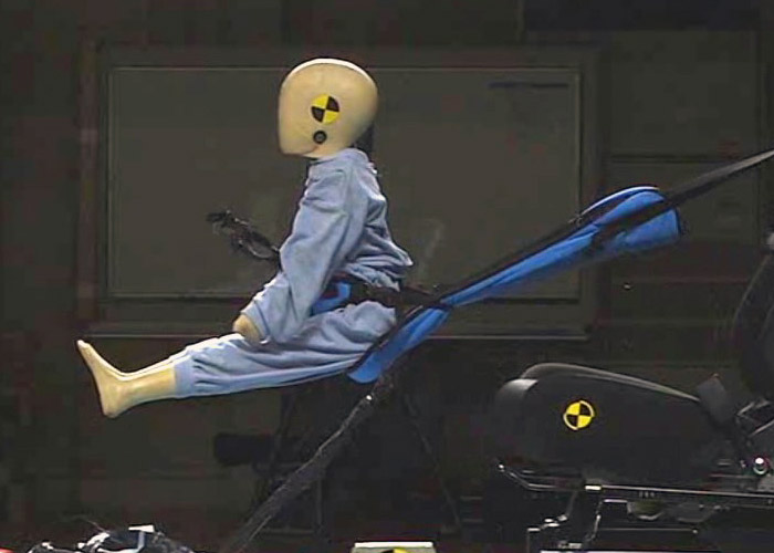 リスクを軽減するためにシートベルトを必ず着用しましょう。画像©朝日新聞デジタル