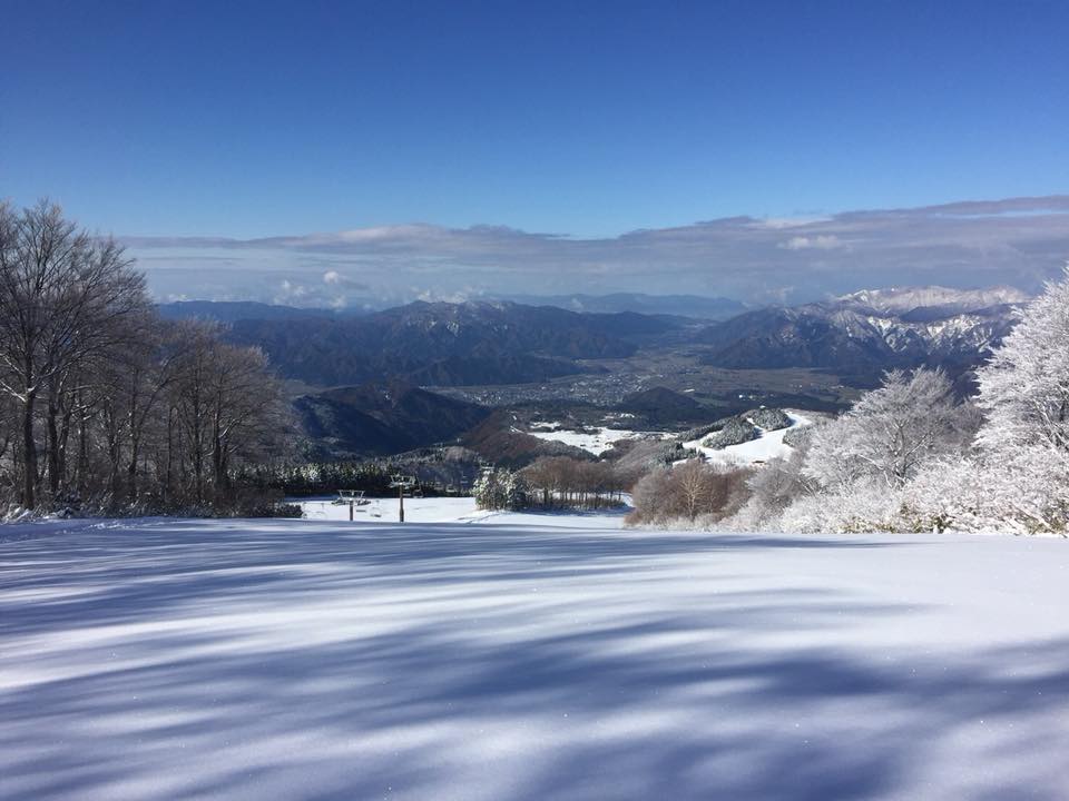 今年はスキージャム勝山も早い時期から一面の銀世界♪