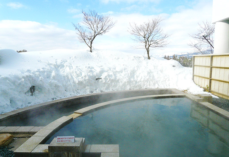 このエリアでセンターハウスに温泉大浴場があるのは鷲ヶ岳スキー場だけ。