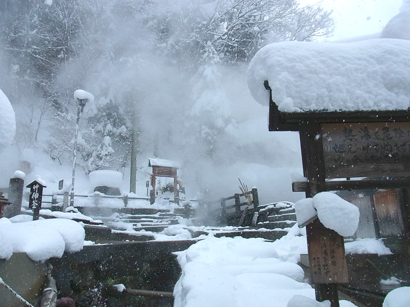 国の天然記念物・野沢温泉の台所「麻釜」