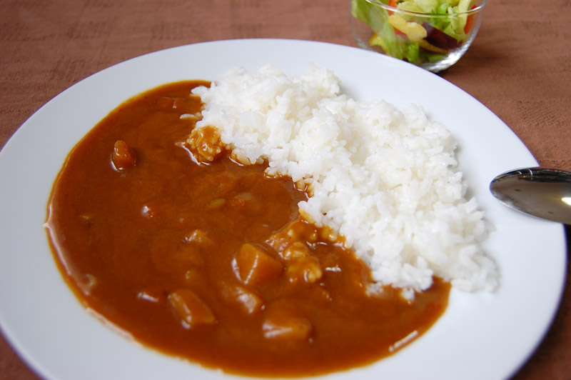 スキー場での昼食は、今も昔もカレーライスがやっぱり一番人気だそうです。