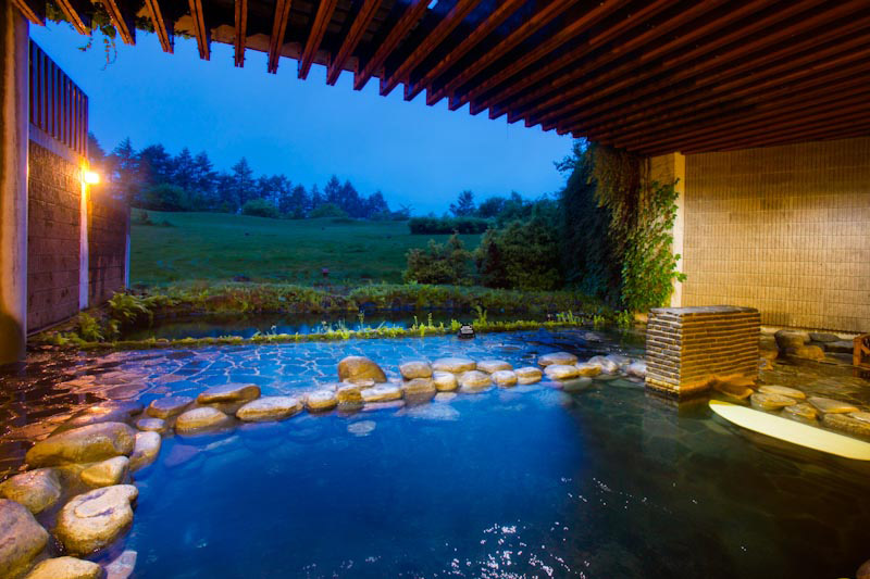 ゲレンデから徒歩3分、ホテルプレジデントリゾート軽井沢の浴場を日帰り入浴で利用できます。
