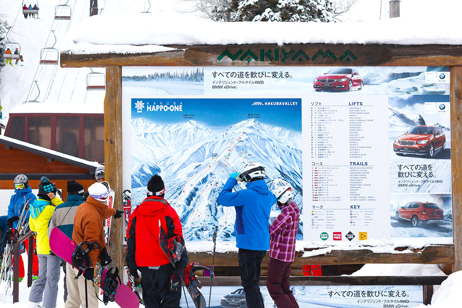 スキー場内にもゲレンデ・コースマップはありますが、持っていった方が圧倒的に便利です。