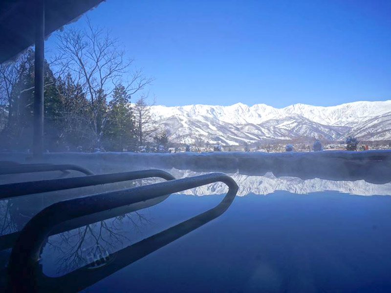 雪見温泉露天風呂は冬旅の憧れ