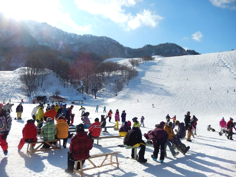 兵庫県の最高峰「氷ノ山」の中腹にある氷ノ山国際スキー場