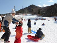 そり専用エリア・キッズタウンで安心して雪遊び♪