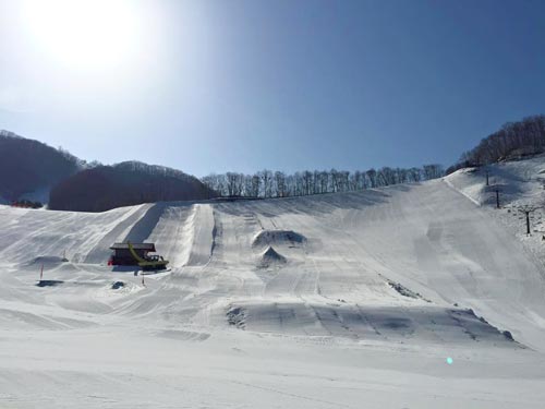 ハーフパイプを常設。関東圏で最初にボーダーを支援したスキー場のひとつ